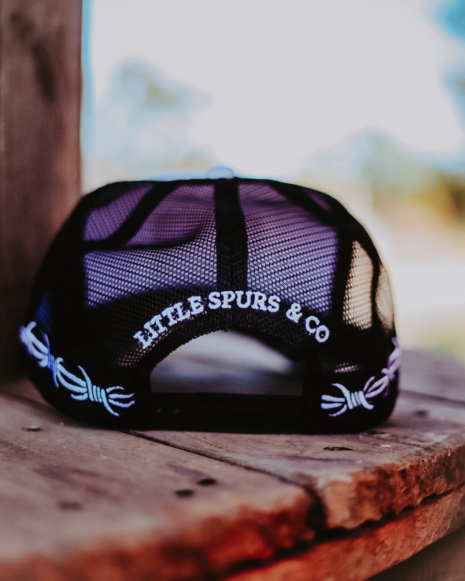 Little Spurs & Co - Stone Cap